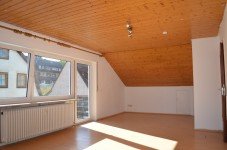 Hauptbild Renovierungsbedürftige Dachgeschosswohnung mit Balkon und Garage